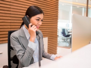 recepcionista na clínica odontológica